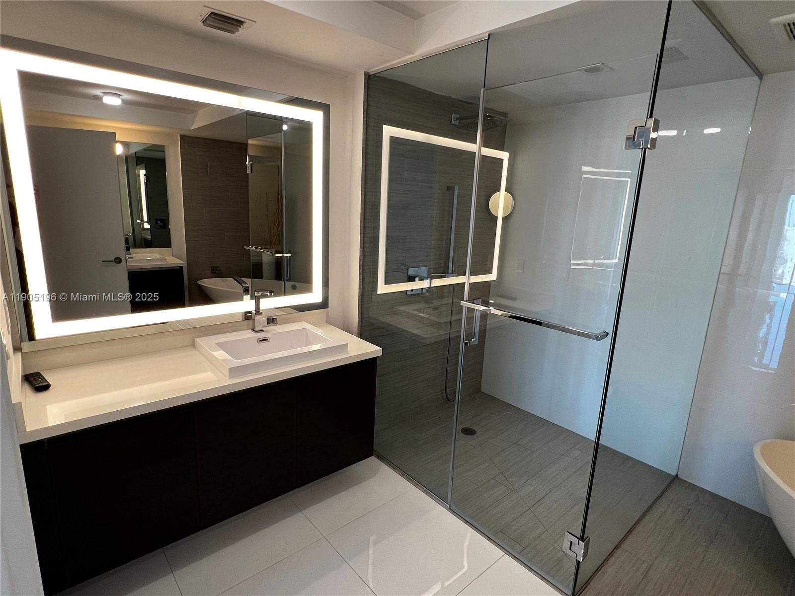 PARQUE TOWERS CONDO - Residential Lease