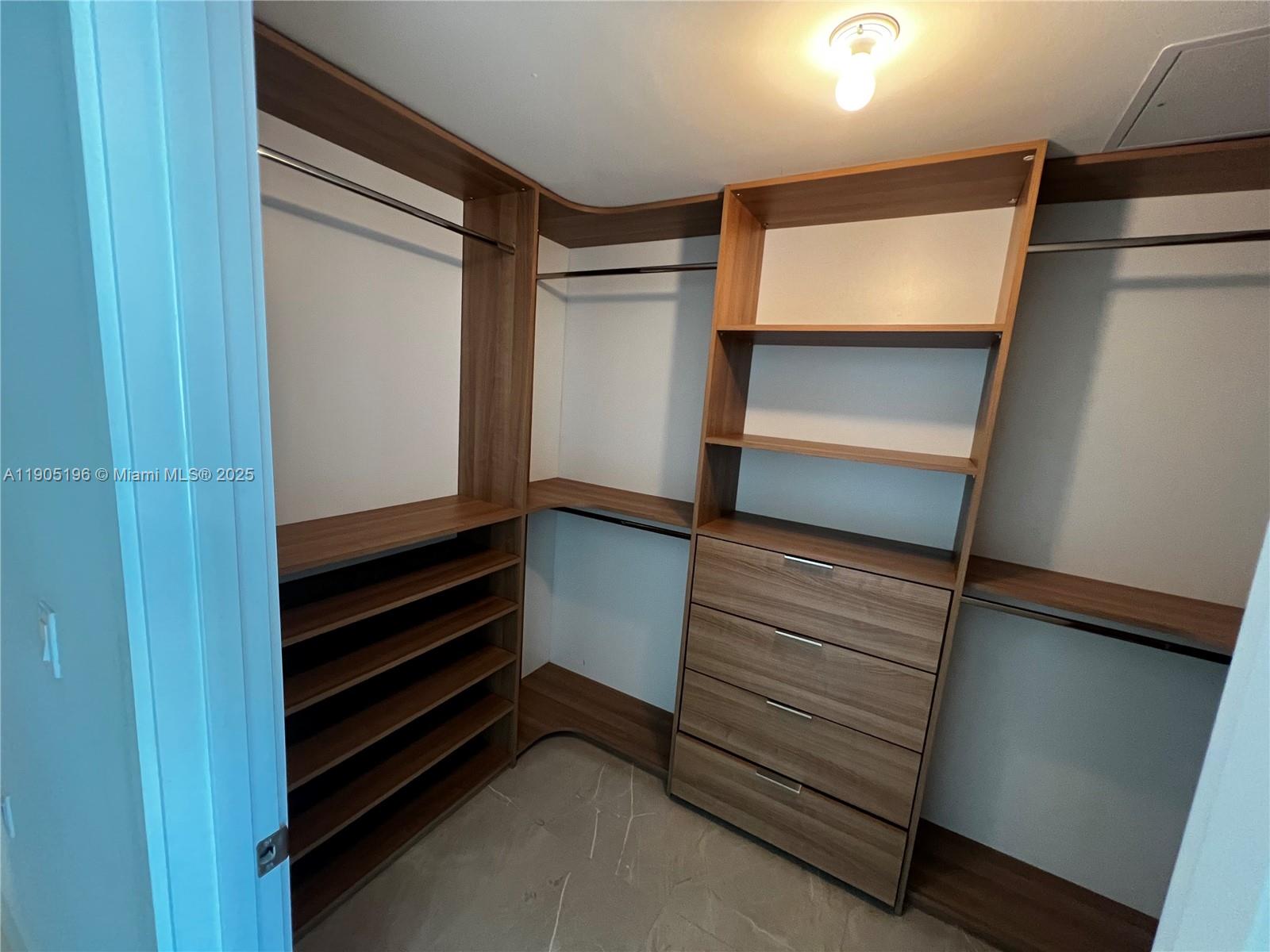 PARQUE TOWERS CONDO - Residential Lease