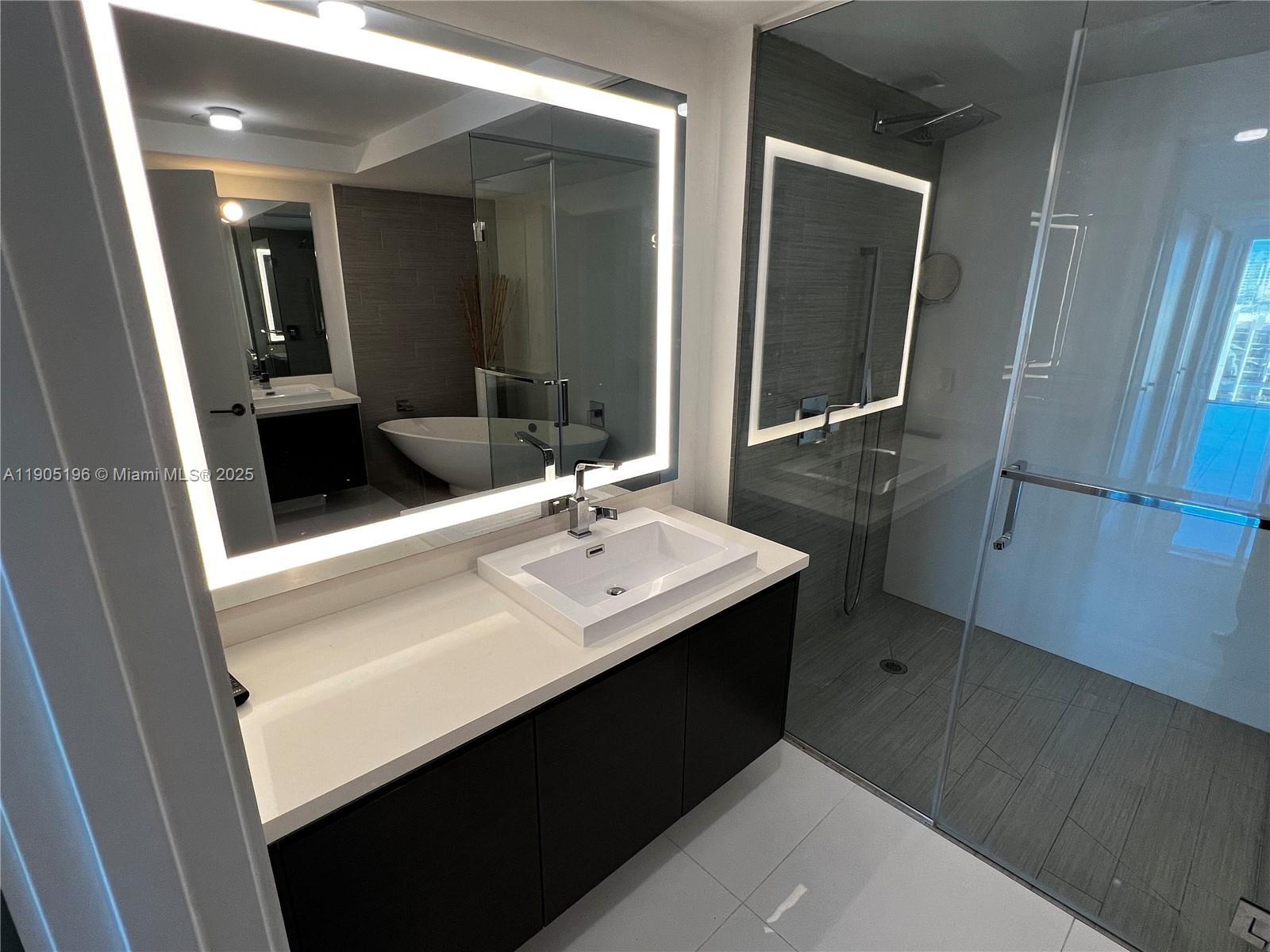 PARQUE TOWERS CONDO - Residential Lease