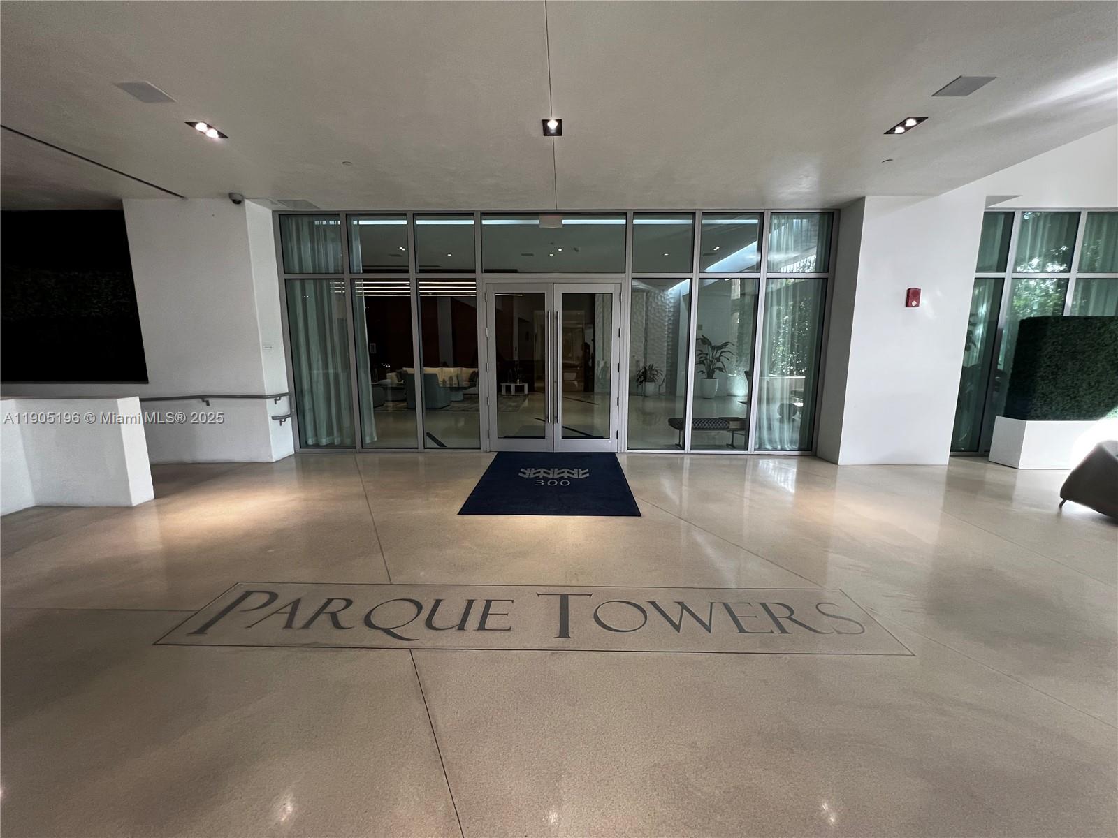 PARQUE TOWERS CONDO - Residential Lease