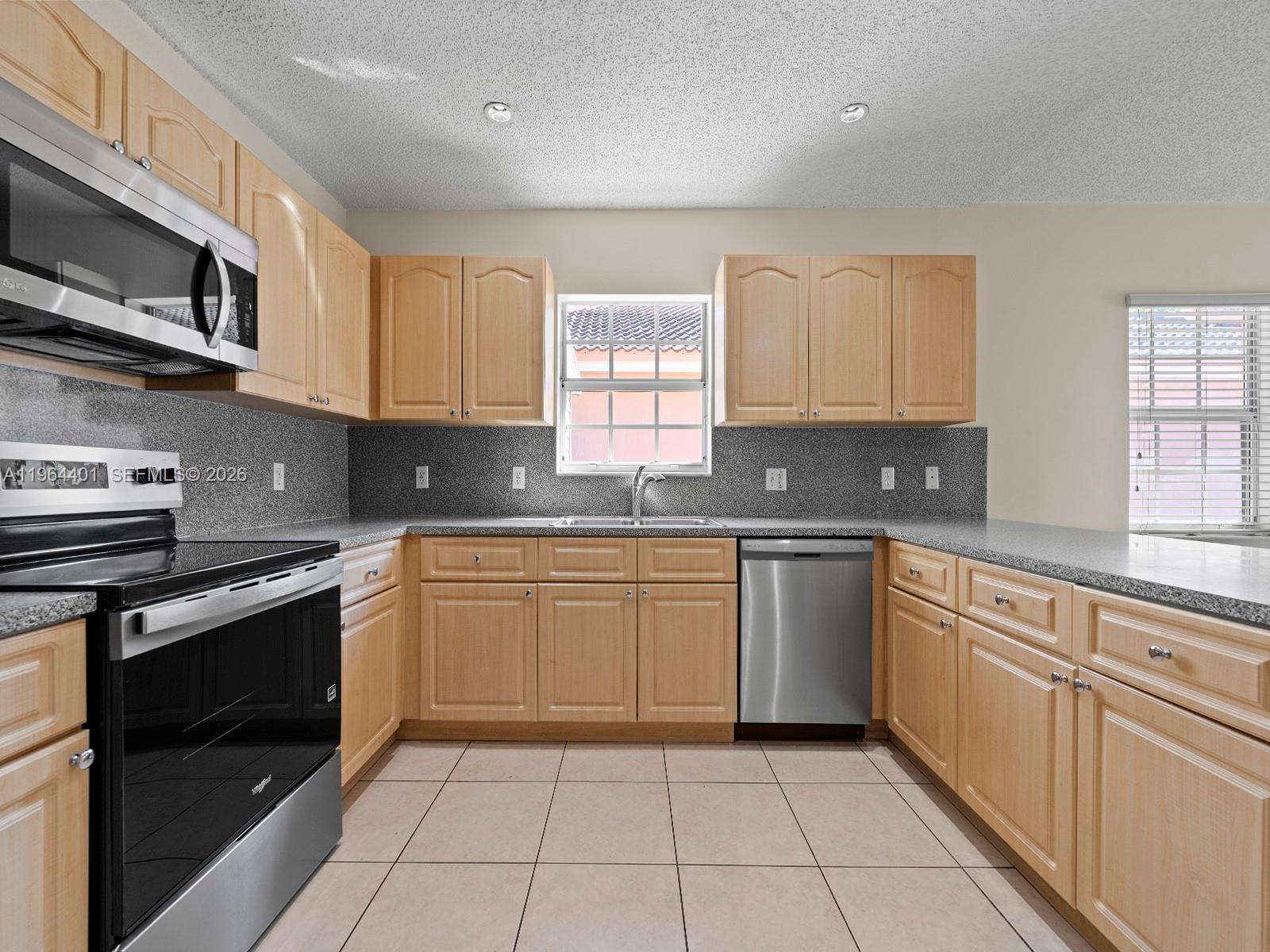 BIRD LAKES SOUTH SEC 4 - Residential