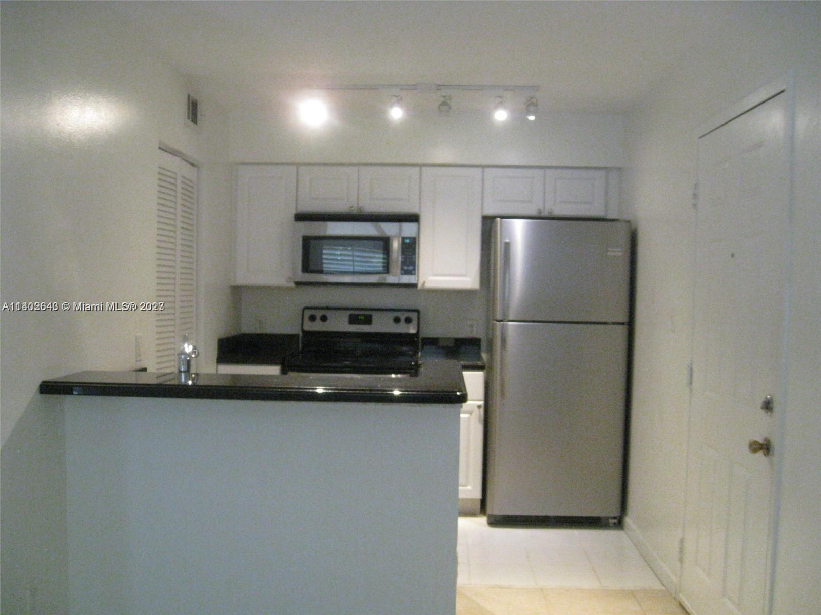 *** DESIRABLE 1 BEDROOM/1 BATH UNIT IN HOLLYWOOD PARC WITH BALCONY AND ADDITIONAL STORAGE INCLUDED *** READY TO MOVE-IN FIRST WEEK OF JULY *** UNIT FEATURES GRANITE COUNTER TOP, SS APPLIANCES, CERAMIC FLOOR THROUGHOUT, WALK-IN CLOSET, DISHWASHER, WASHER/DRYER IN THE UNIT *** GREAT AMENITIES, COMPLEX OFFERS 2 SWIMMING POOLS, JACUZZI, TENNIS COURT AND GYM. MANAGEMENT ON SITE *** GREAT LOCATION *** CLOSE TO I-95, 595, TURNPIKE, MINUTES TO DOWNTOWN HOLLYWOOD NIGHTLIFE AND FAMOUS HOLLYWOOD BEACH BROADWALK, CLOSE TO FORT LAUDERDALE AIRPORT *** SEE BROKER REMARKS FOR SHOWING INSTRUCTIONS *** NO PETS ***
