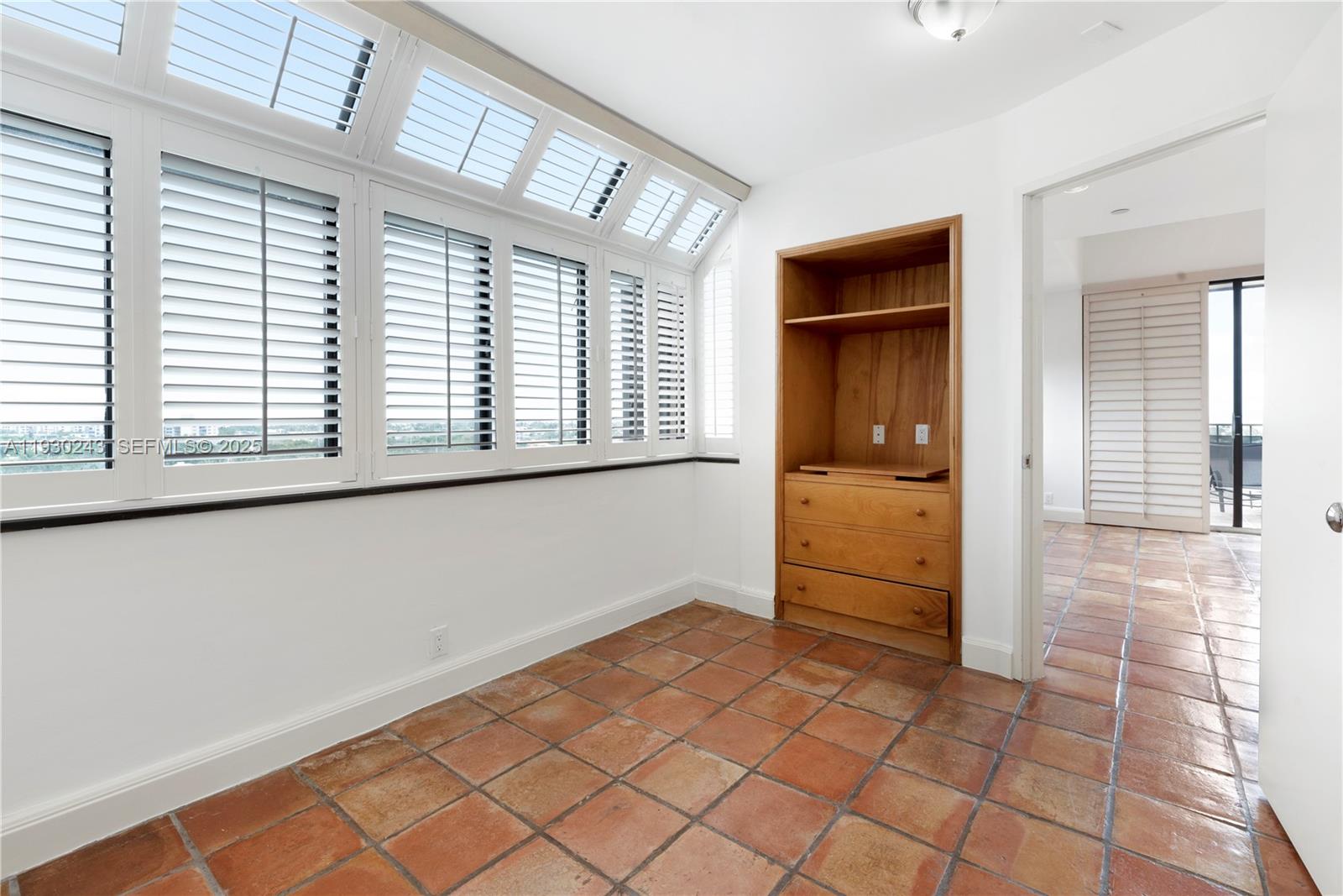 THE EMERALDBAY @ KEY COLO - Residential