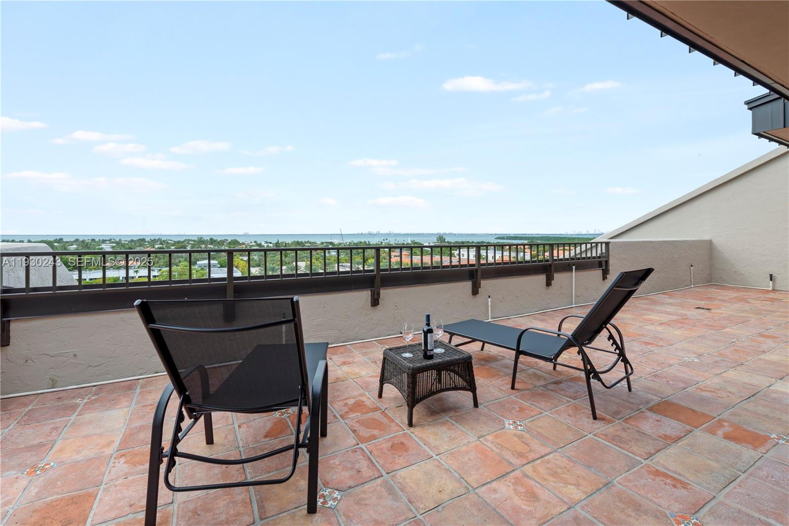 THE EMERALDBAY @ KEY COLO - Residential