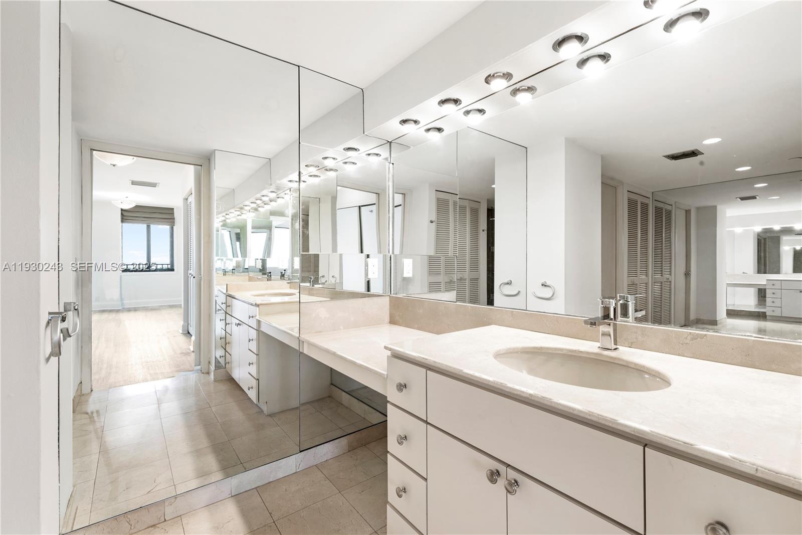 THE EMERALDBAY @ KEY COLO - Residential