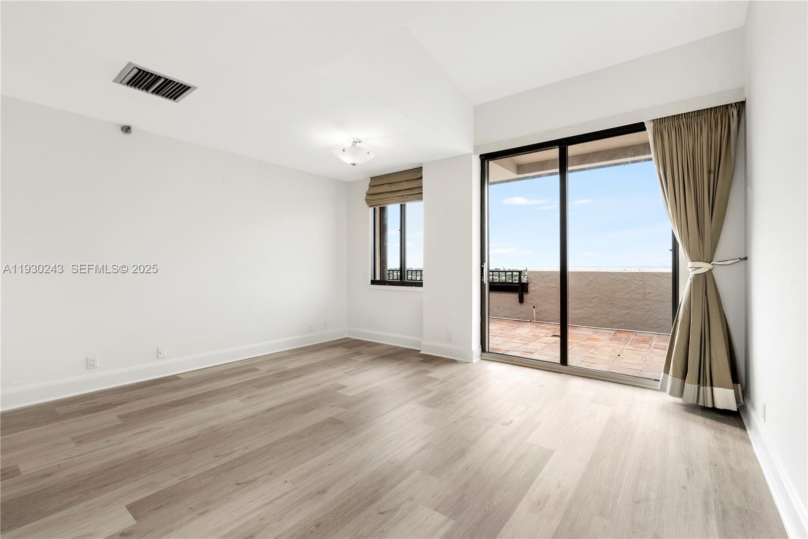 THE EMERALDBAY @ KEY COLO - Residential