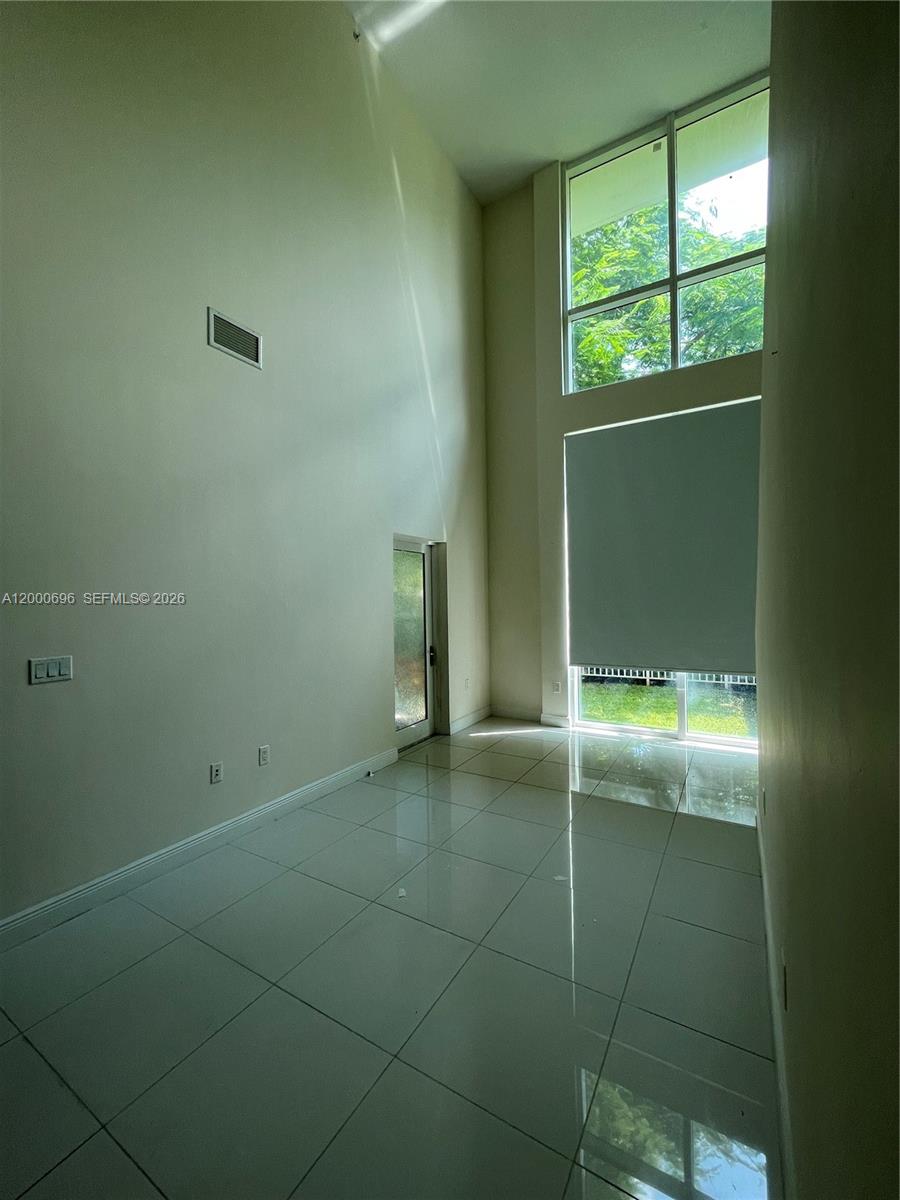TERRAZAS RIVERPARK VILLAG - Residential