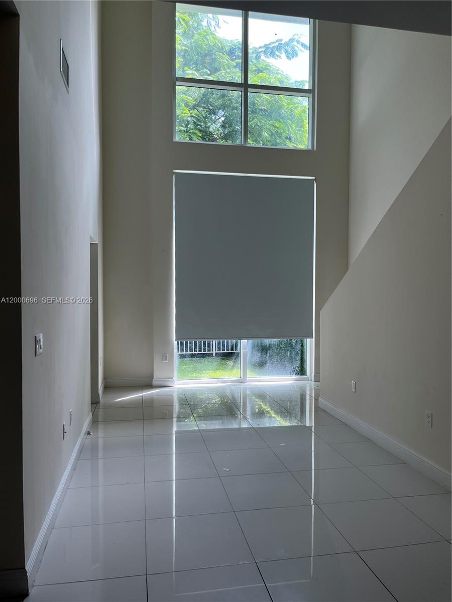TERRAZAS RIVERPARK VILLAG - Residential