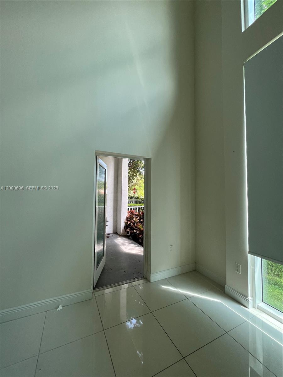 TERRAZAS RIVERPARK VILLAG - Residential
