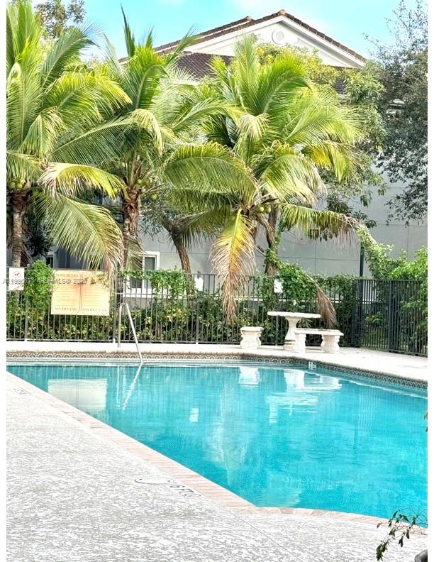 VISTA TRACE CONDO - Residential