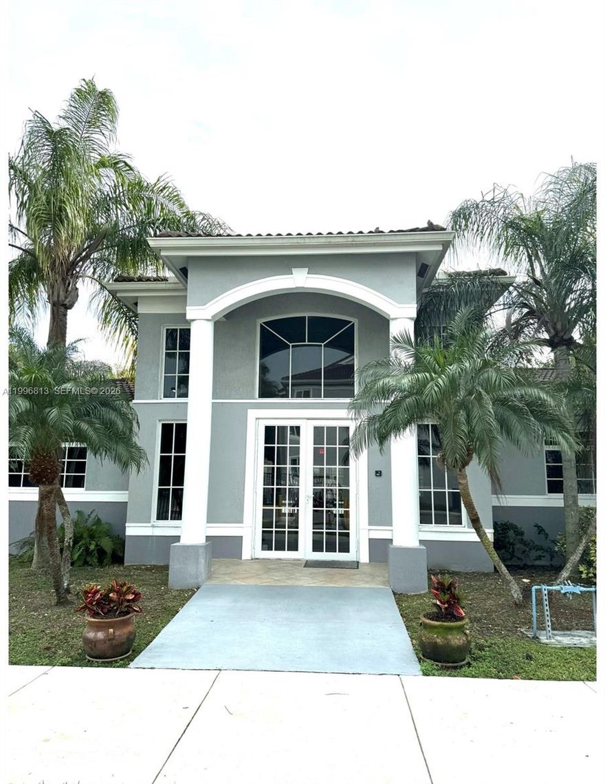 AMAZING 3 BEDS 2 BATH, OPEN KITCHEN, SPACED LIVING AND DINING AREA, KITCHEN WITH NEW APPLIANCES, A COUZY BALCONY, IMPACT WINDOWS. BEAUTIFUL AMENiTIES, LOCATED IN A GREAT HOMESTEAD AREA. THIS IS A PERFECT UNIT TO LIVE, ENJOY A RELAX!!