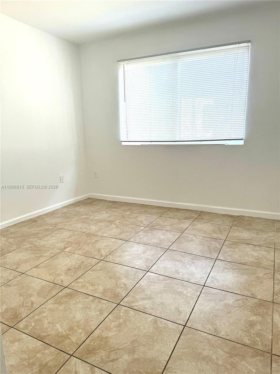 VISTA TRACE CONDO - Residential