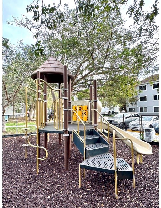 VISTA TRACE CONDO - Residential