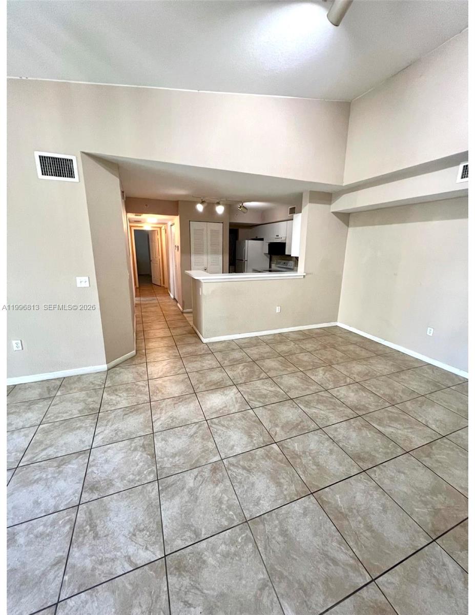 VISTA TRACE CONDO - Residential