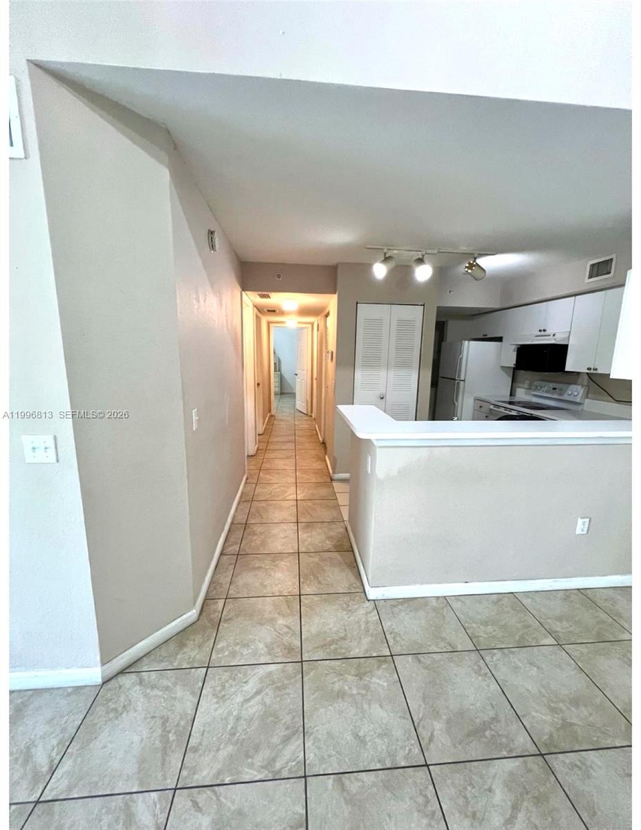 VISTA TRACE CONDO - Residential