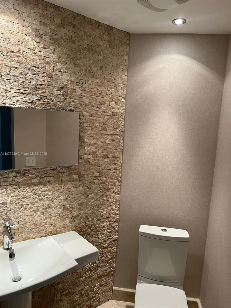 THE ATRIUM AT AVENTURA CO - Residential Lease