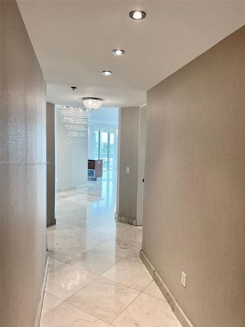 3131 NE 188th St 1-702 Aventura FL 33180