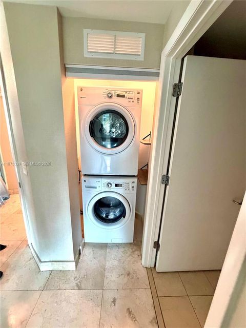 3131 NE 188th St 1-702 Aventura FL 33180