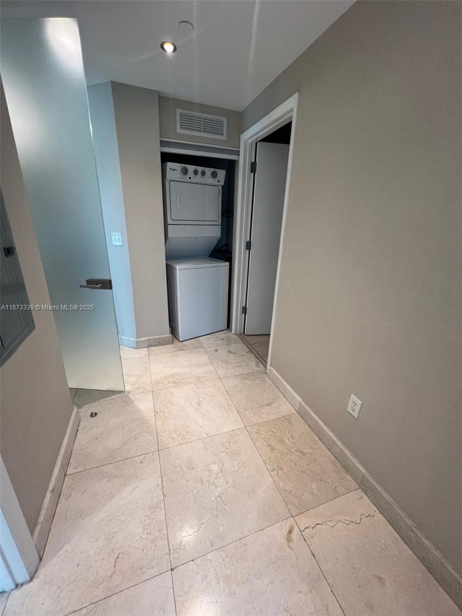 THE ATRIUM AT AVENTURA CO - Residential Lease