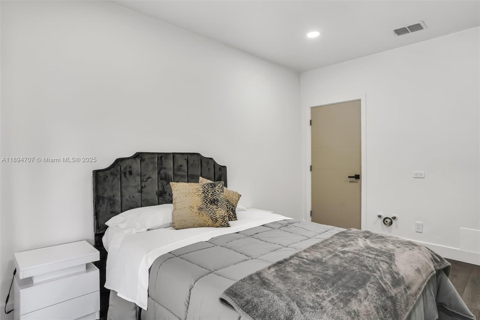 SILVER BLUFF EST-SEC B - Residential Income