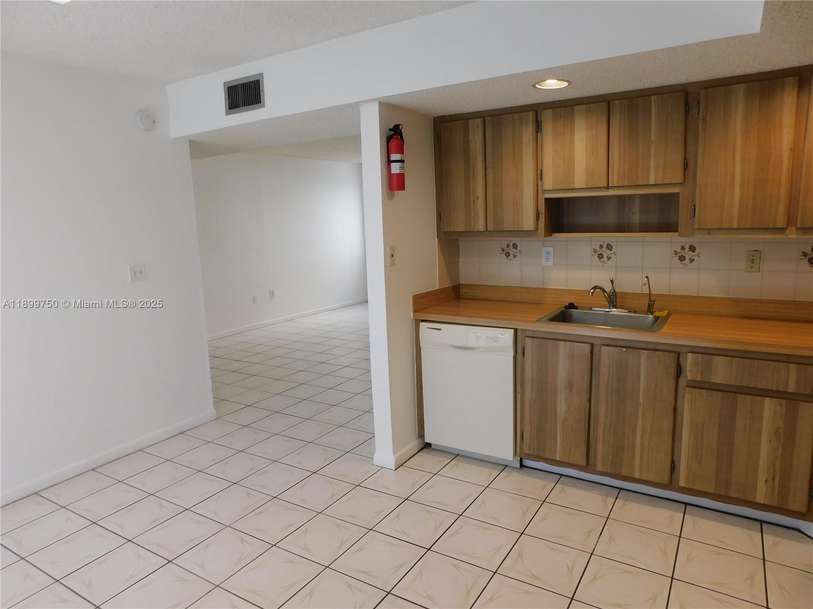8005 SW 107 AV 118