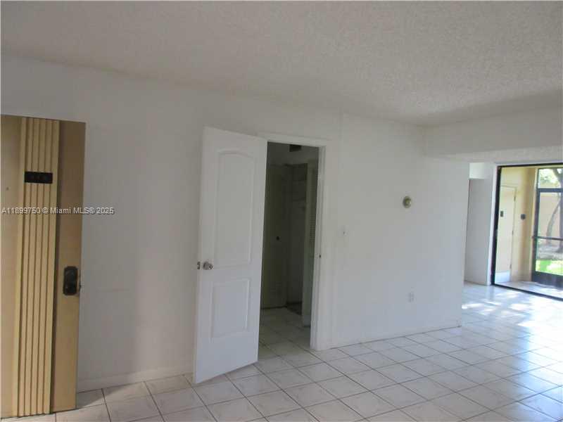 THE HORIZONS CONDO #6 - Residential