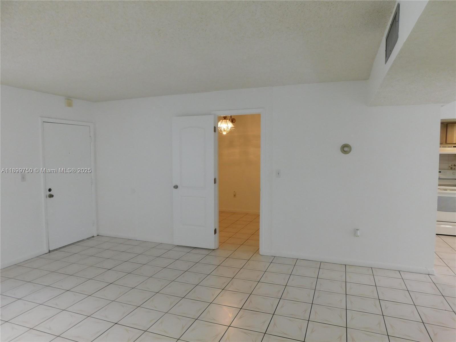 THE HORIZONS CONDO #6 - Residential