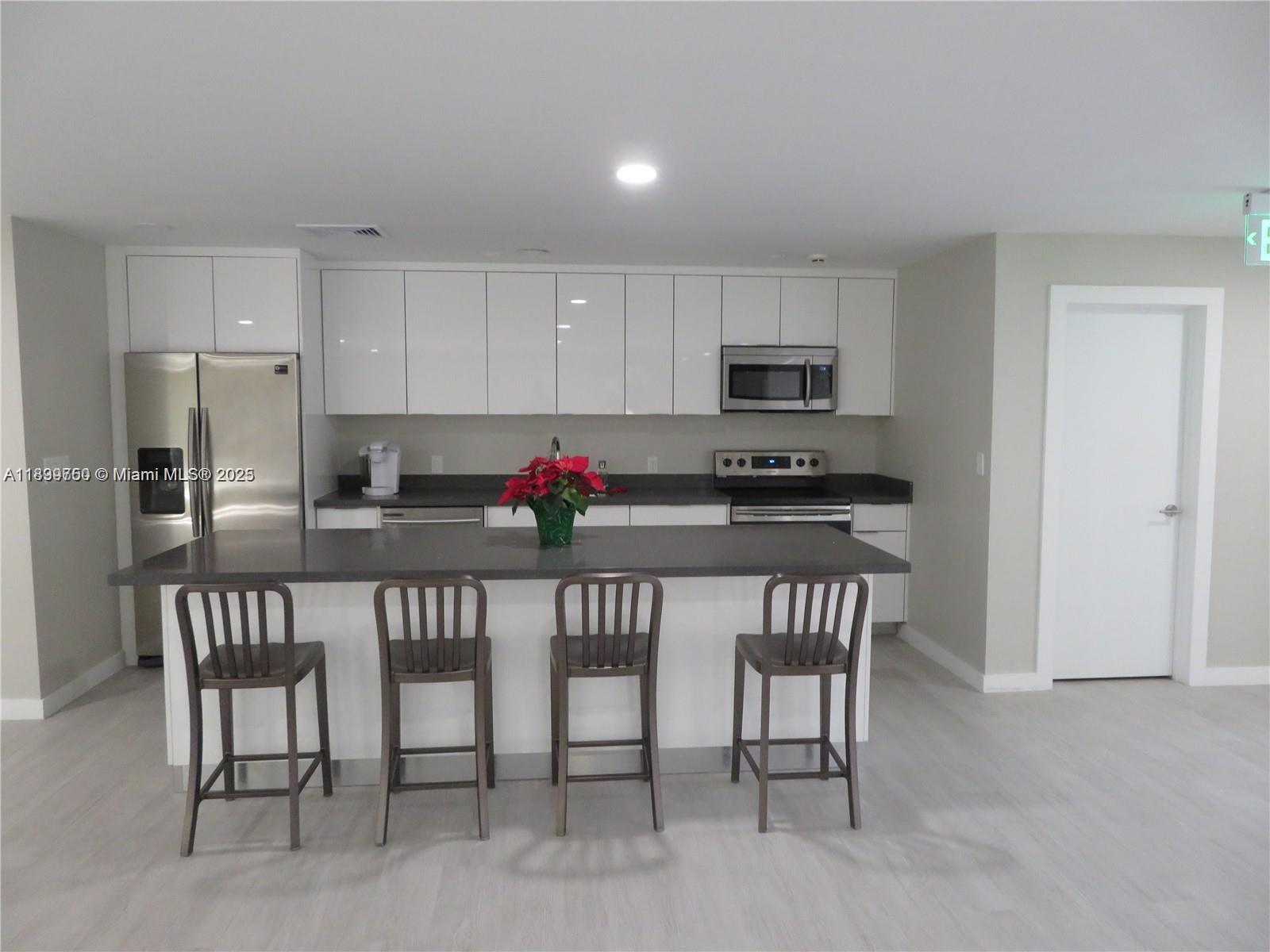 THE HORIZONS CONDO #6 - Residential