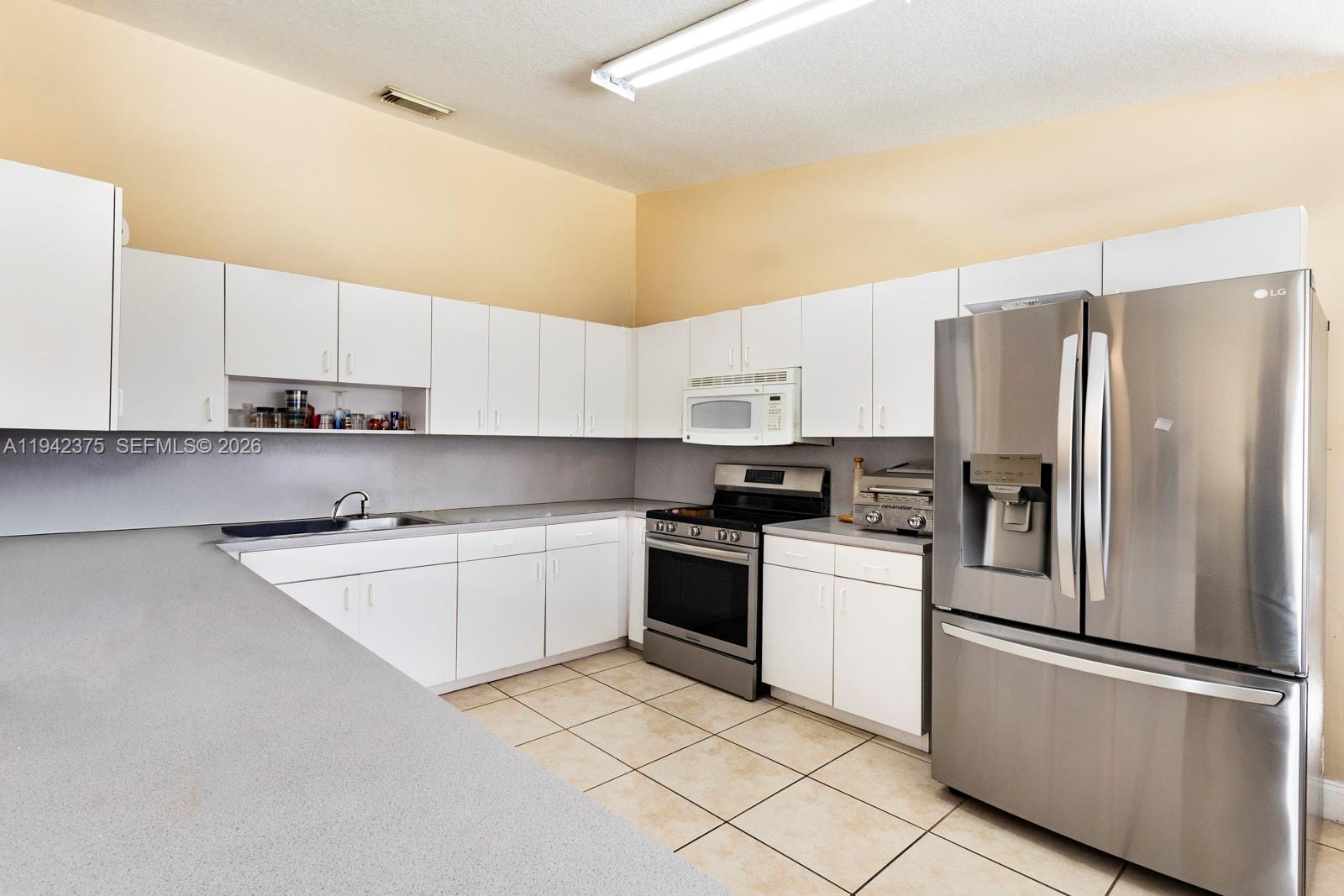 MAJESTIC ESTATES 1ST ADDN - Residential