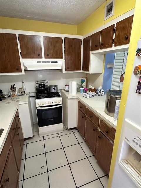 Condominium in Hialeah FL 1990 56th St St 2.jpg