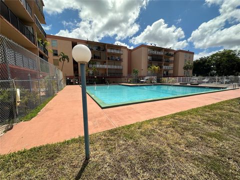 Condominium in Hialeah FL 1990 56th St St 9.jpg