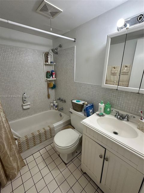 Condominium in Hialeah FL 1990 56th St St 5.jpg