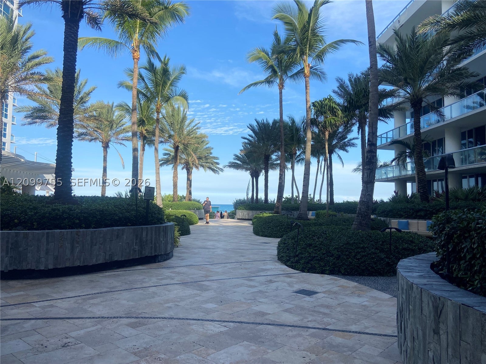 6801 Collins Ave 401