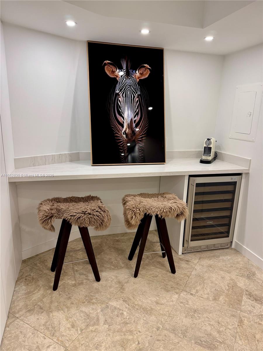 TOWERS OF KEY BISCAYNE CO - Residential