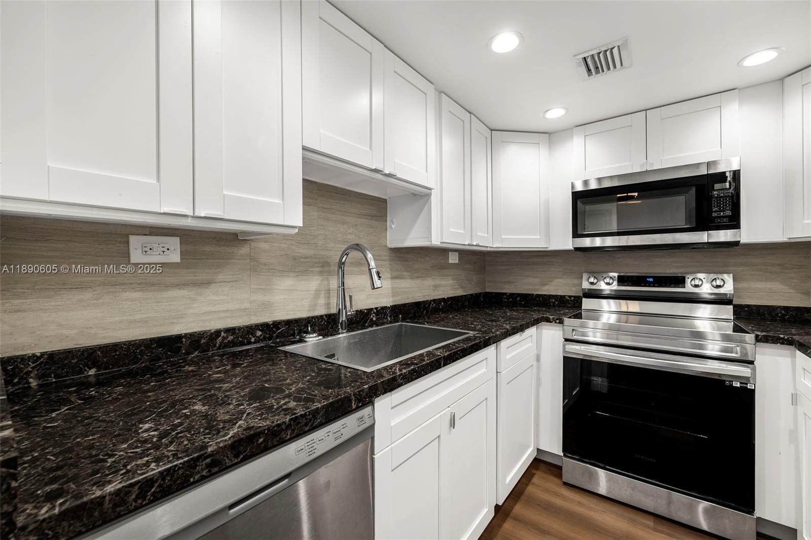 MIRADOR 1200 CONDO - Residential