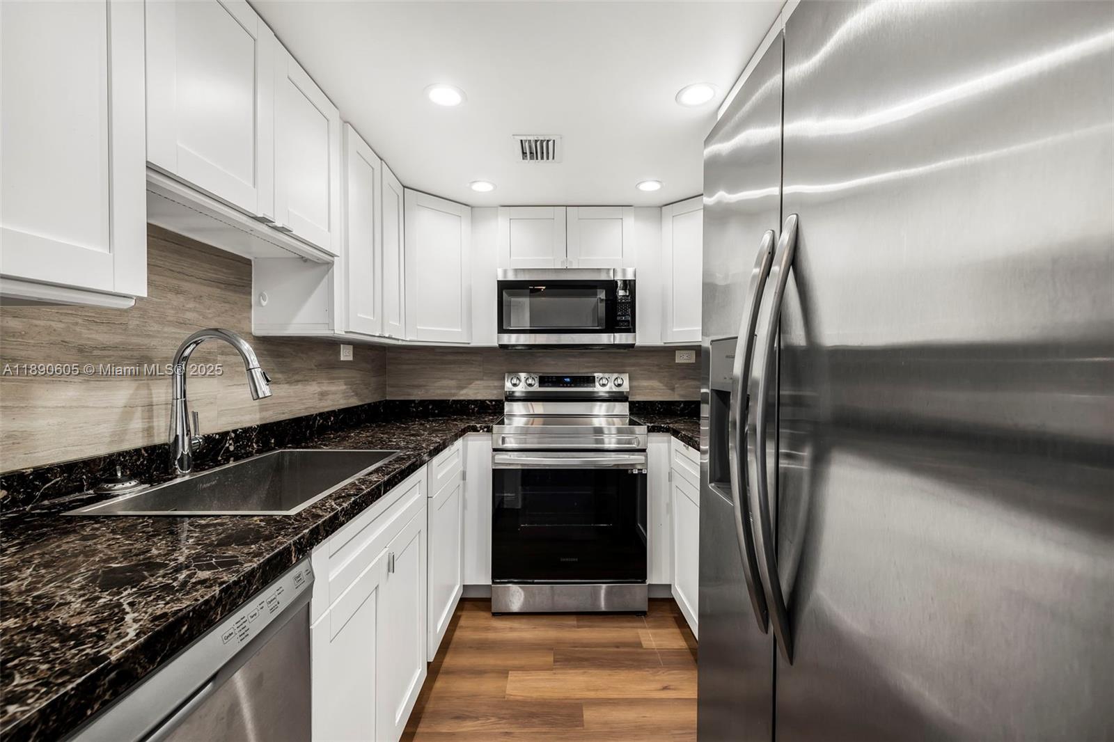 MIRADOR 1200 CONDO - Residential