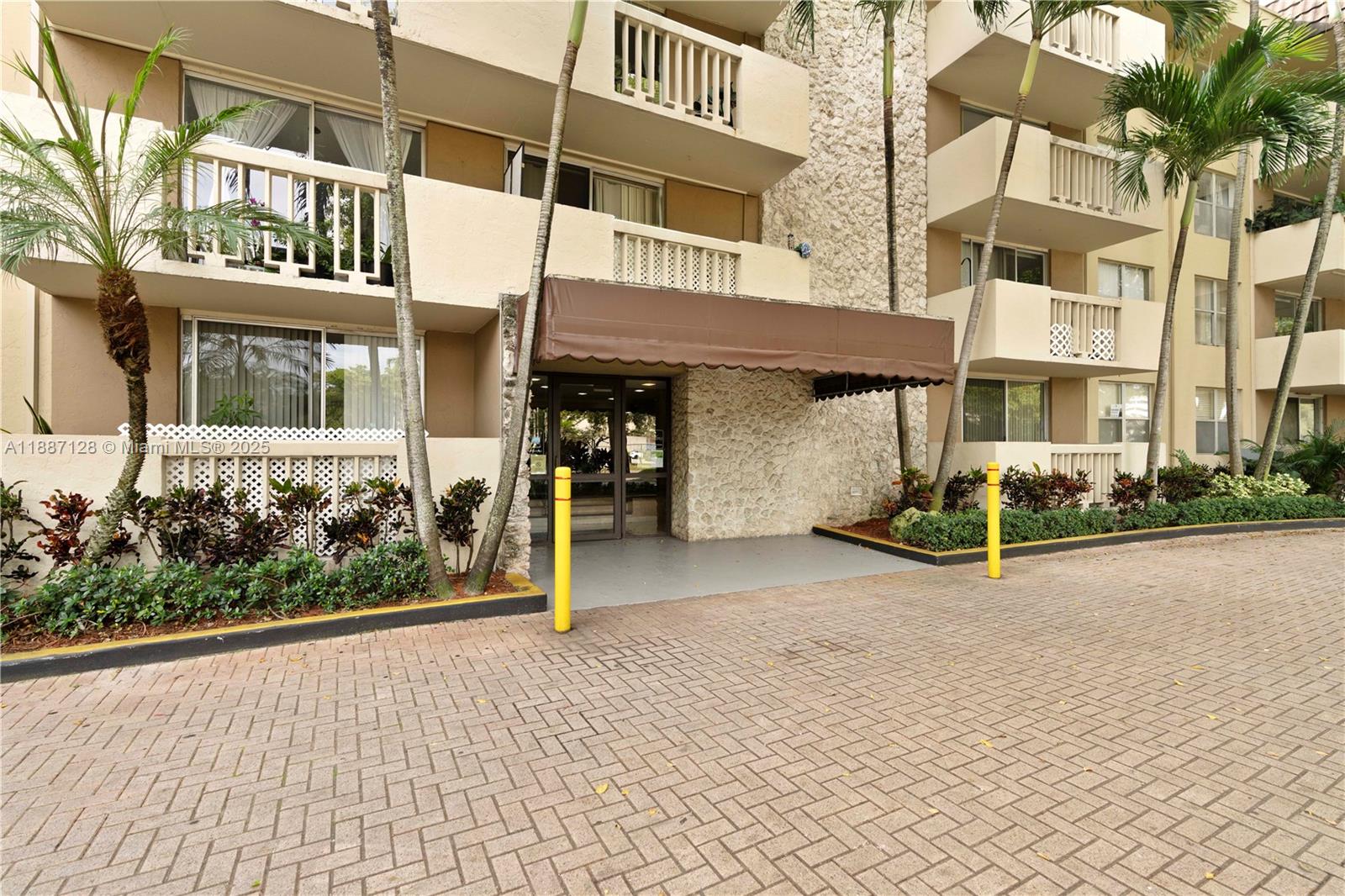 BAYVIEW PALMS CONDO - Residential Lease