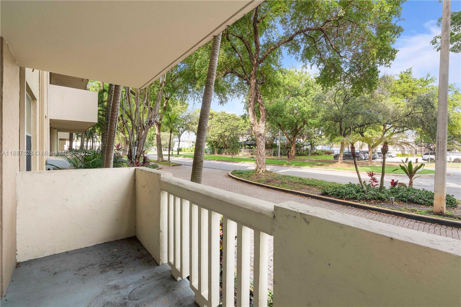 BAYVIEW PALMS CONDO - Residential Lease