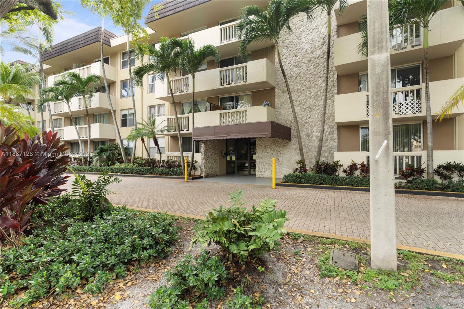 BAYVIEW PALMS CONDO - Residential Lease