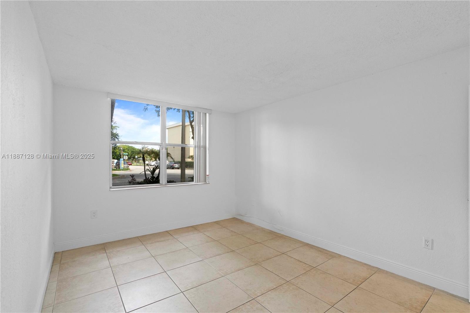 BAYVIEW PALMS CONDO - Residential Lease