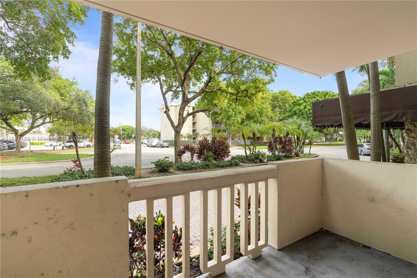 BAYVIEW PALMS CONDO - Residential Lease