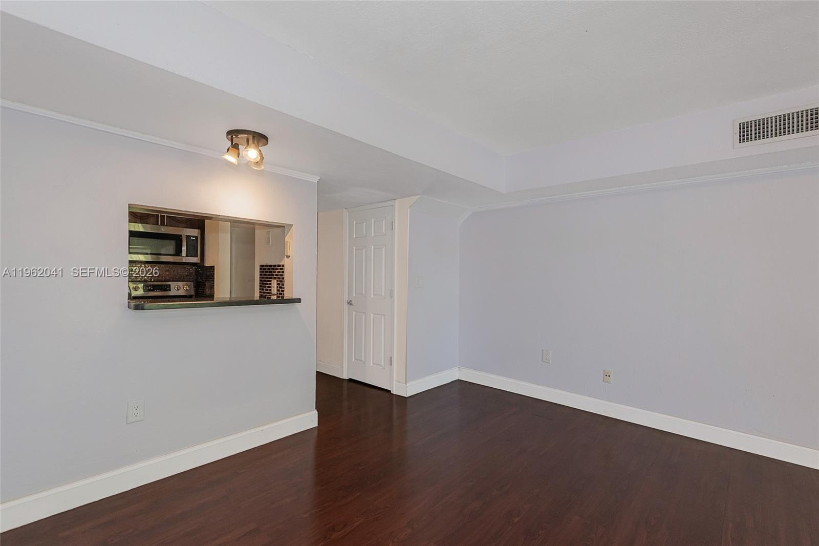 LAGUNA CLUB EAST CONDO - Residential