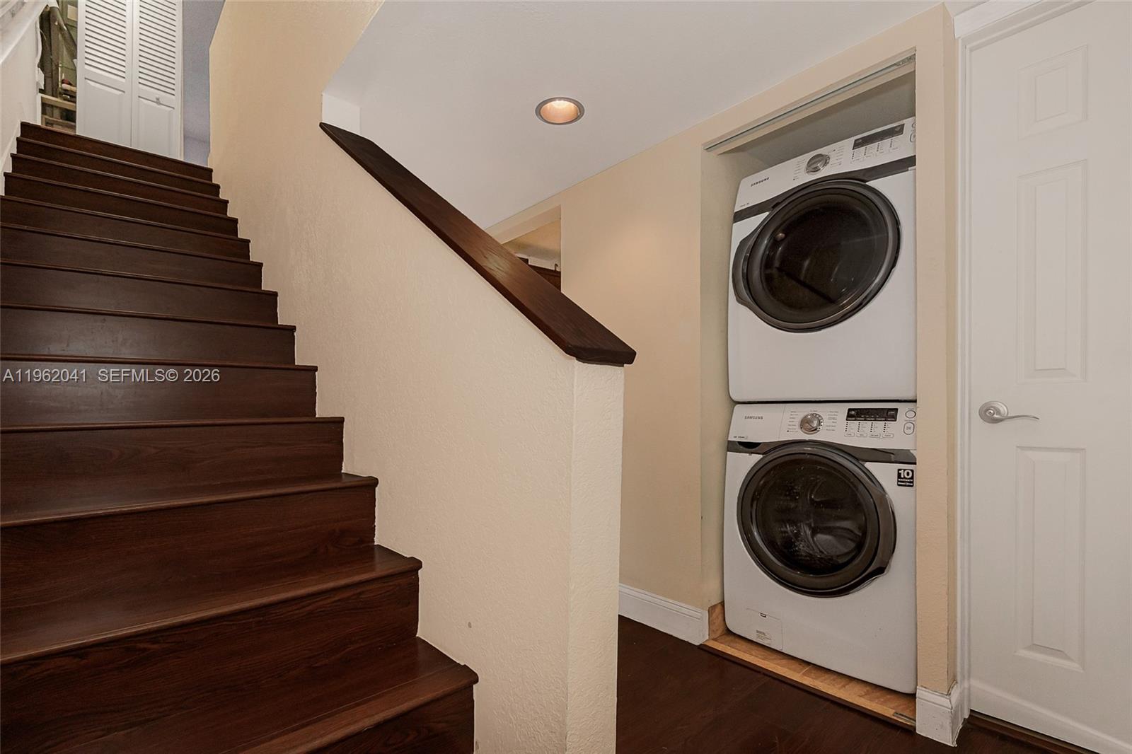 LAGUNA CLUB EAST CONDO - Residential