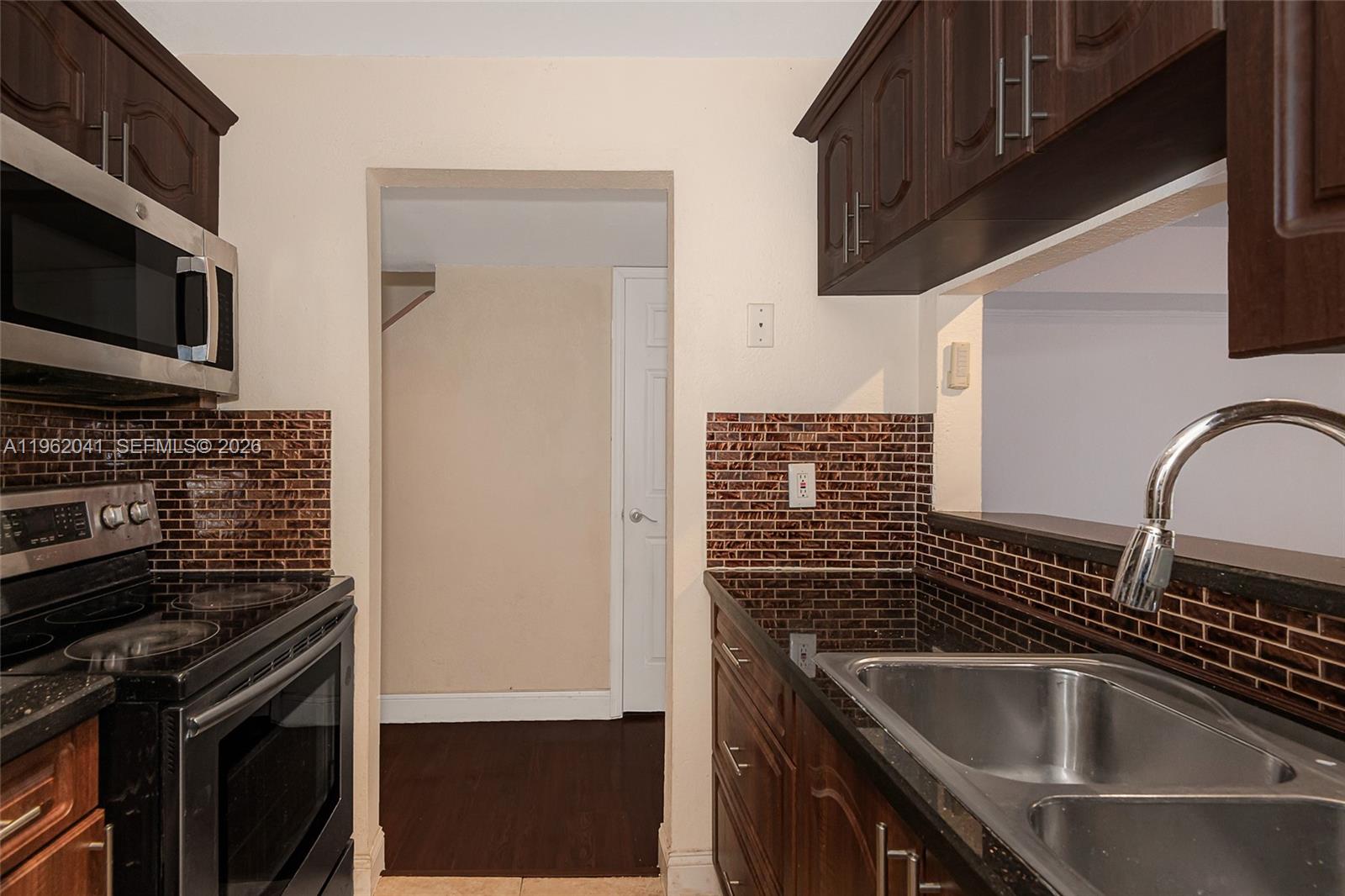 LAGUNA CLUB EAST CONDO - Residential