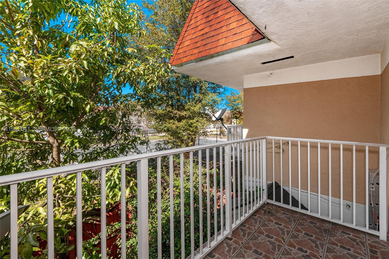 LAGUNA CLUB EAST CONDO - Residential