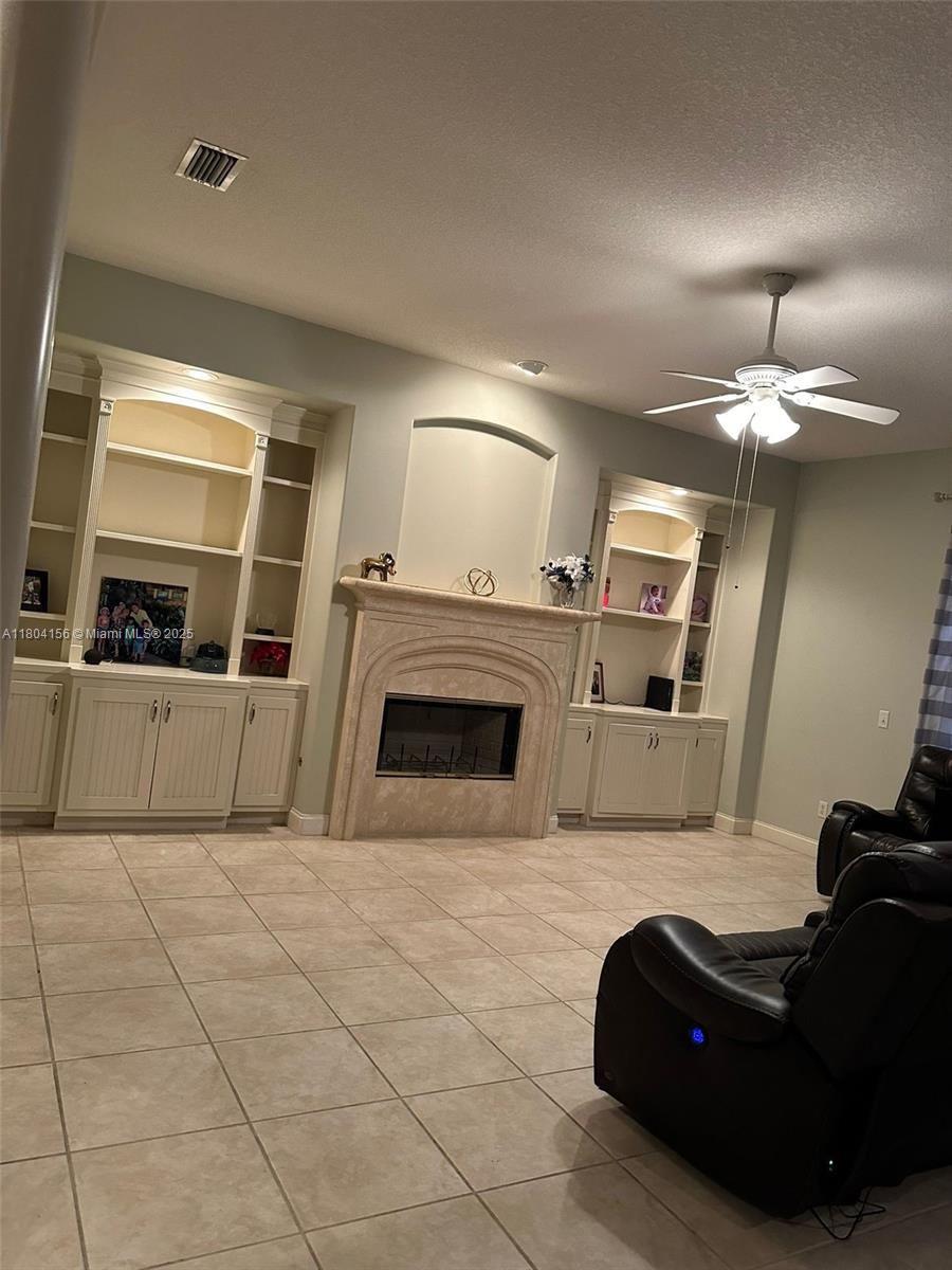 00084 RAMONA ACRES D BK 71 - Residential