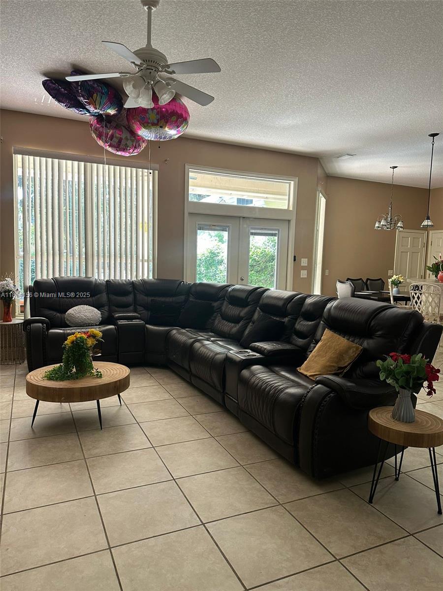 00084 RAMONA ACRES D BK 71 - Residential