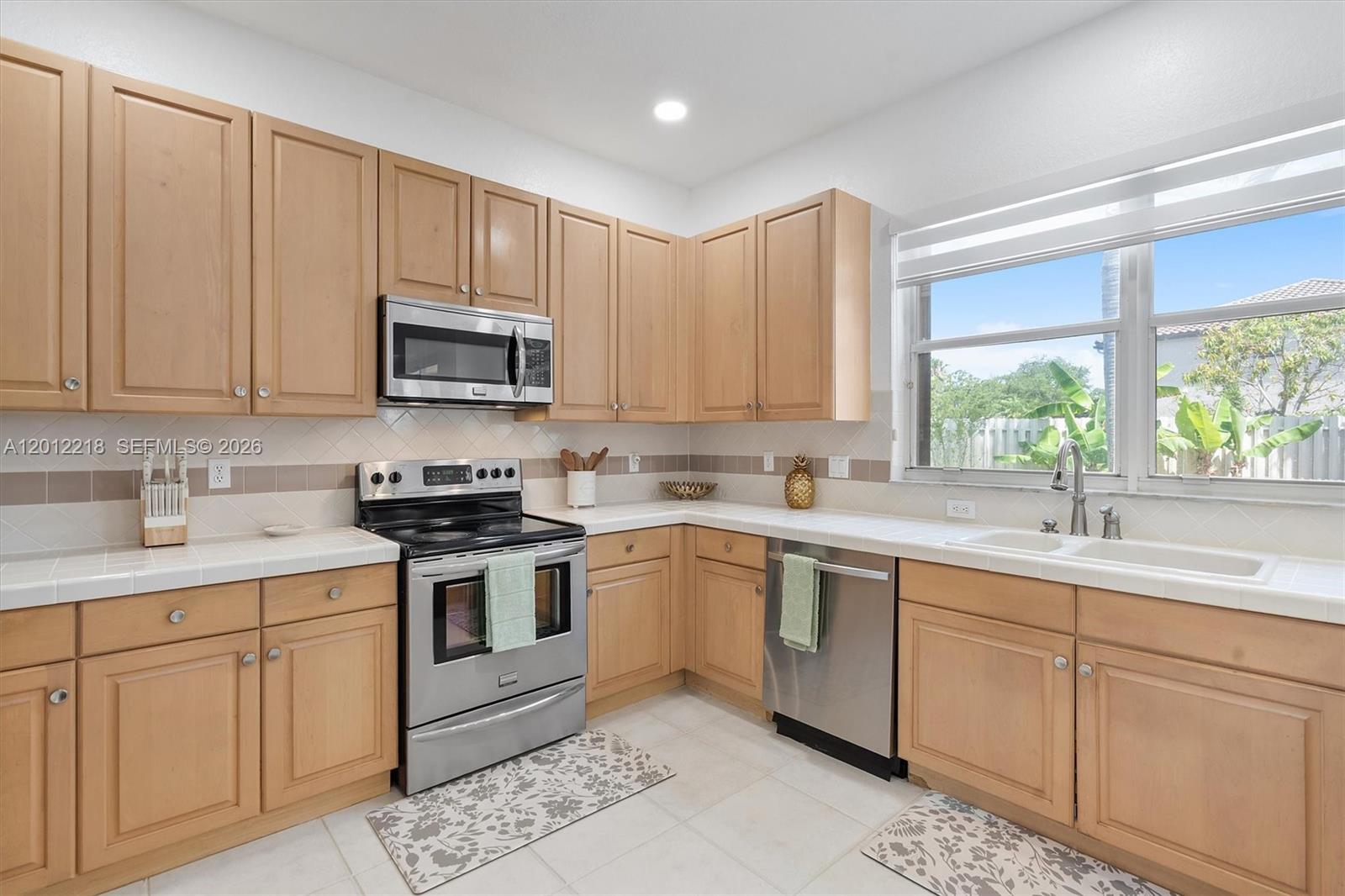 PEMBROKE SHORES - Residential