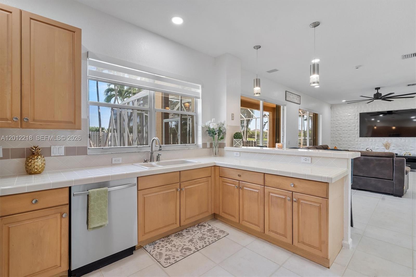 PEMBROKE SHORES - Residential