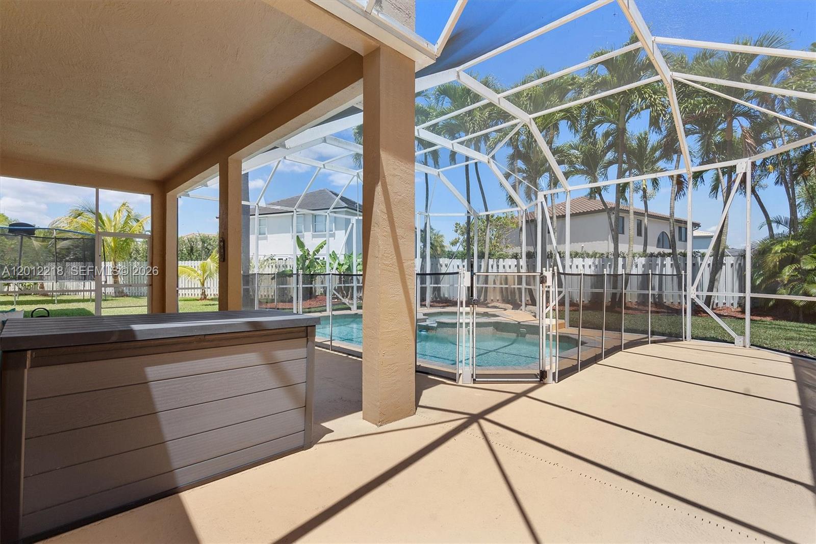 PEMBROKE SHORES - Residential